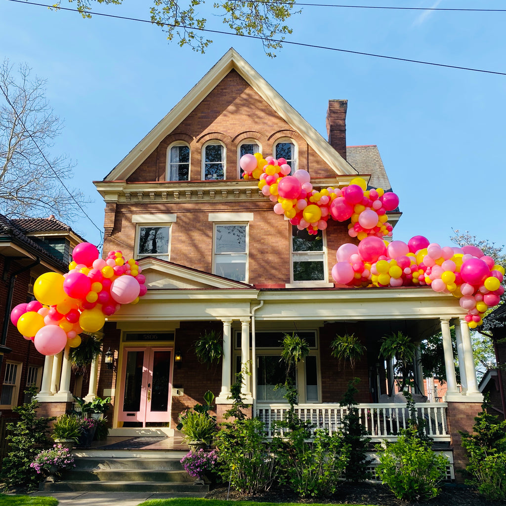 Custom Organic Balloon Installations: What They Are &amp; Why We Love Them